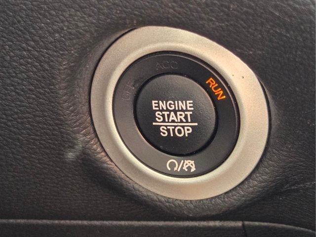 Used 2024 Chrysler Pacifica Limited FWD image 30