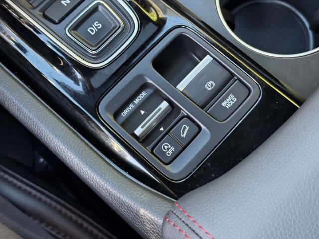 Certified 2025 Honda Pilot Black Edition image 30
