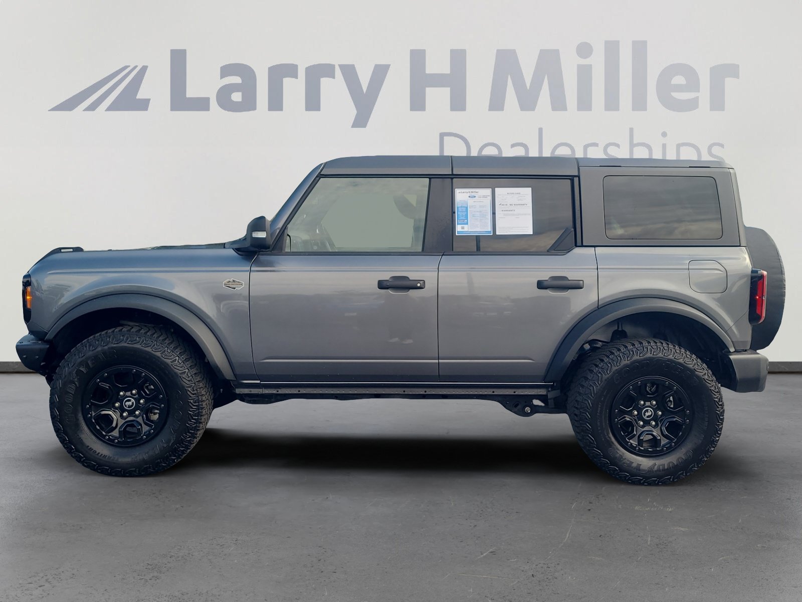 Certified 2024 Ford Bronco Wildtrak AWD/4WD image 2