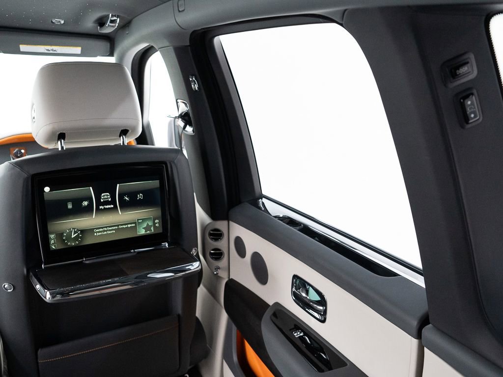 Certified 2023 Rolls-Royce Cullinan w/ Dark Exterior Package AWD/4WD image 31
