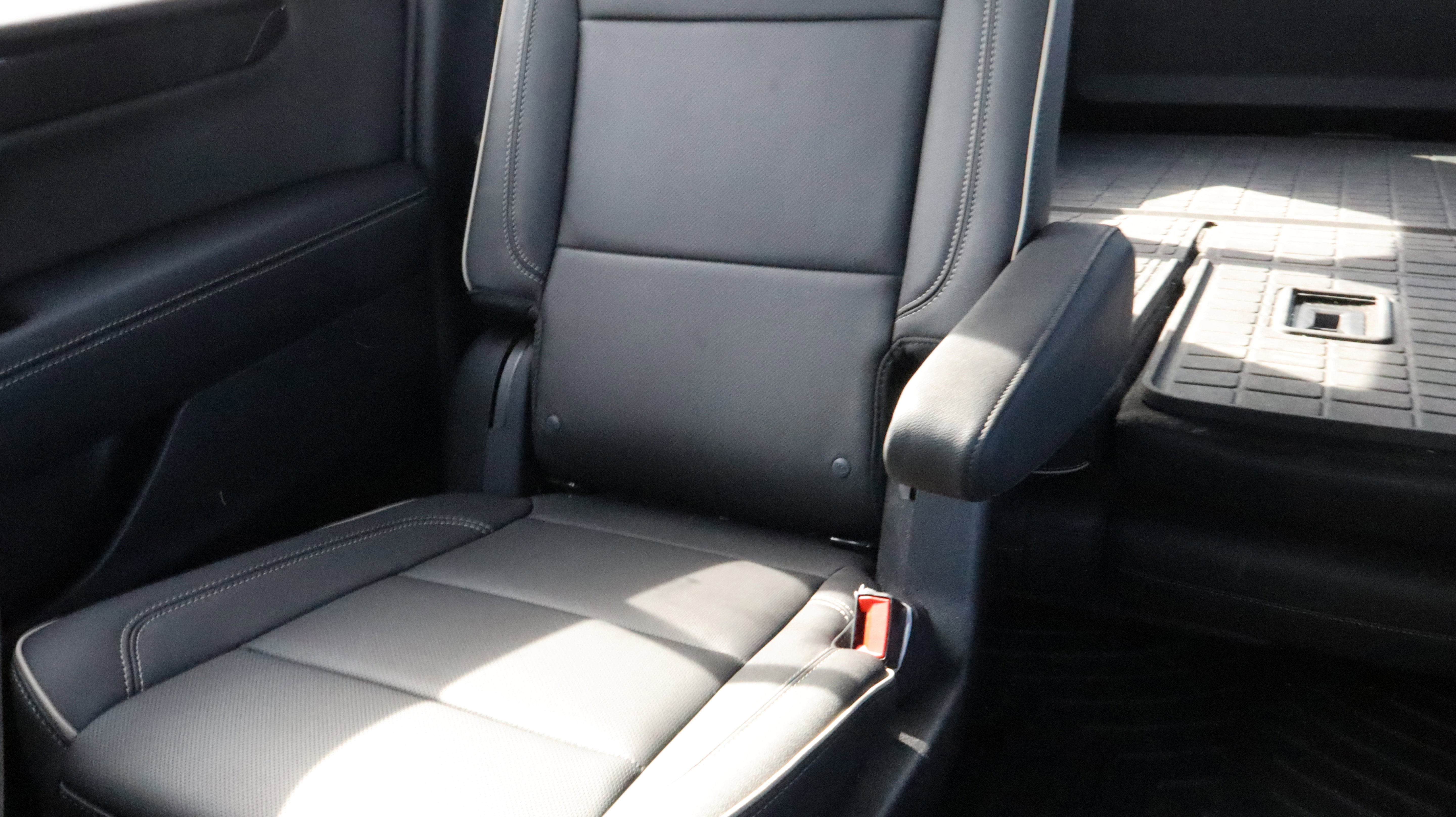 Certified 2026 GMC Yukon XL Elevation w/ Elevation Premium Package AWD/4WD image 13