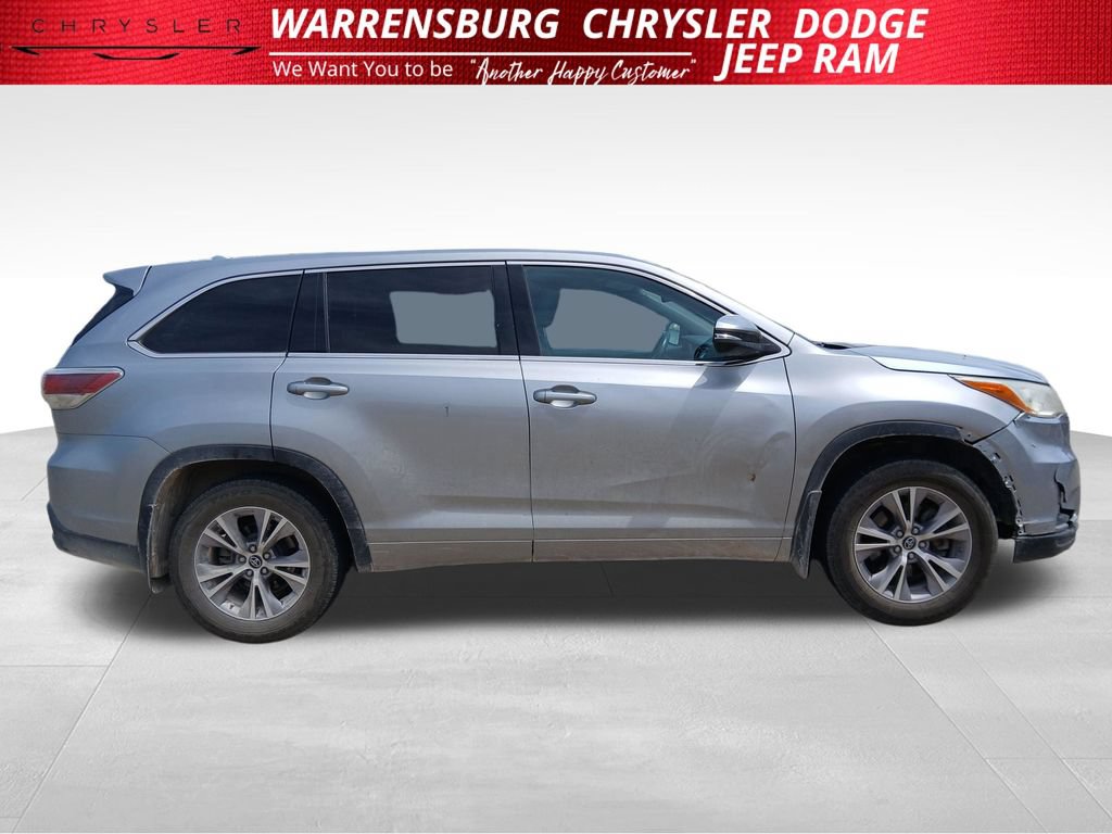Used 2016 Toyota Highlander Plus AWD/4WD image 2