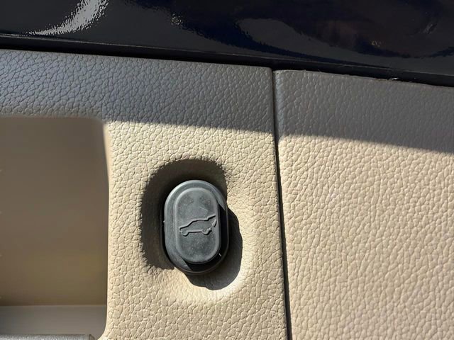 Used 2019 Chevrolet Suburban LT image 12