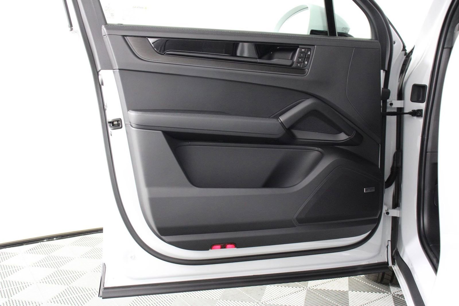 New 2026 Porsche Cayenne GTS image 21