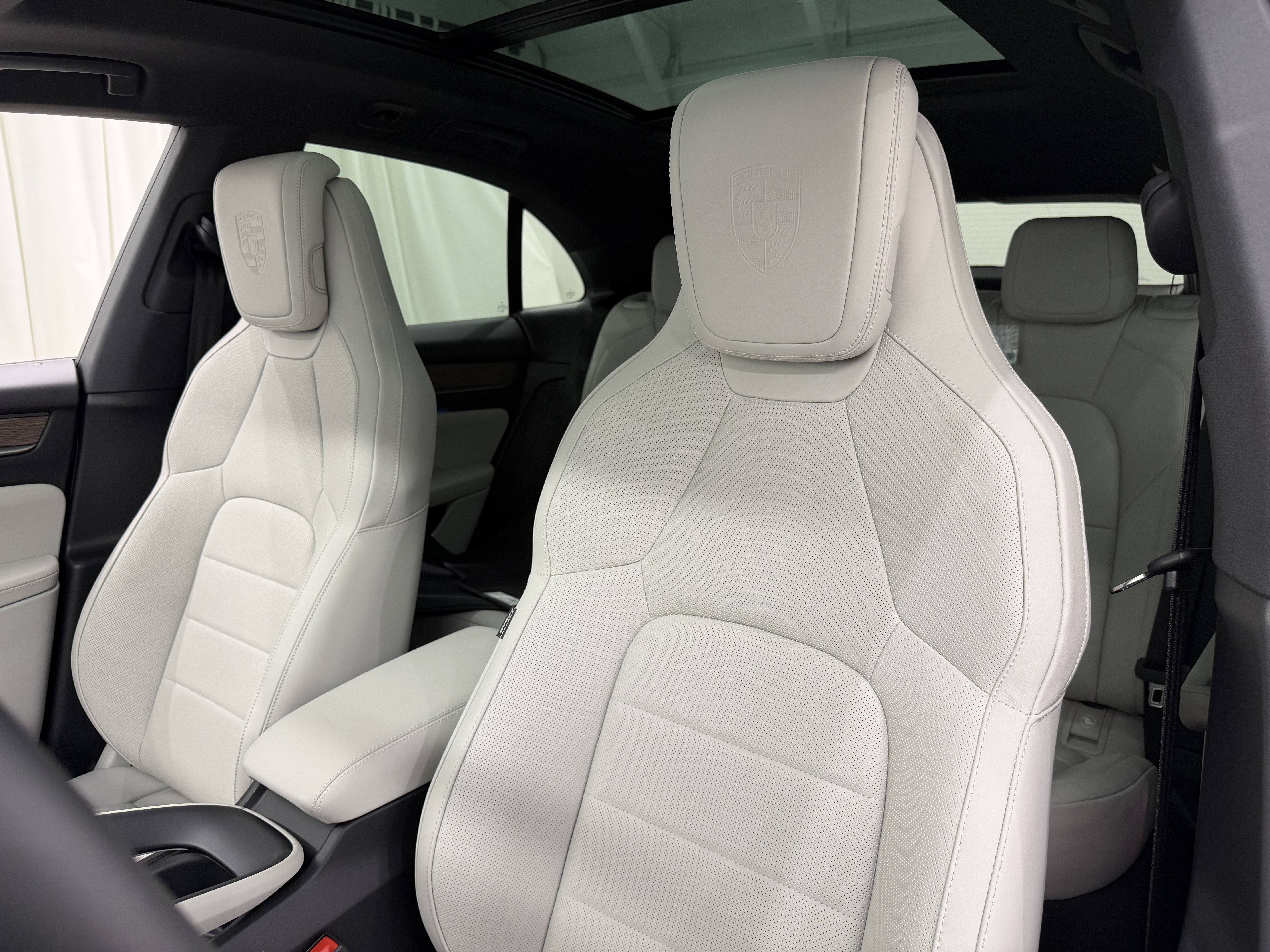 New 2026 Porsche Macan 4 Electric AWD/4WD image 5