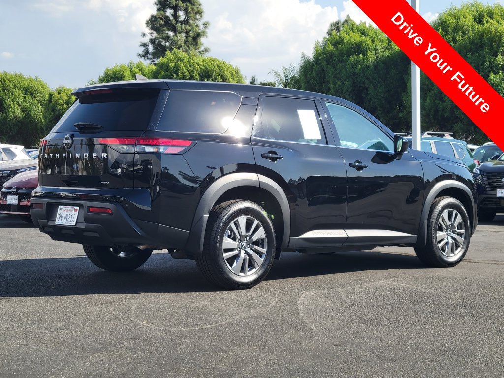 Used 2025 Nissan Pathfinder S AWD/4WD image 4