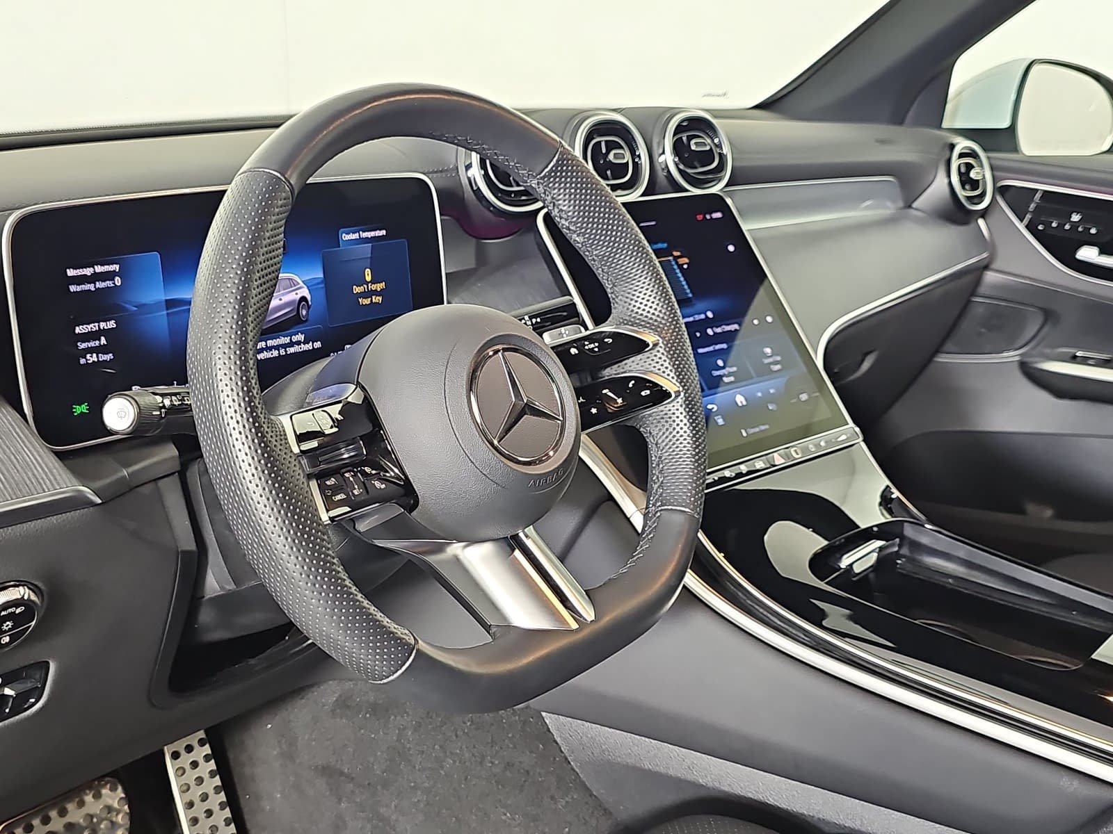 Used 2025 Mercedes-Benz GLC 350e 4MATIC w/ AMG Line image 16