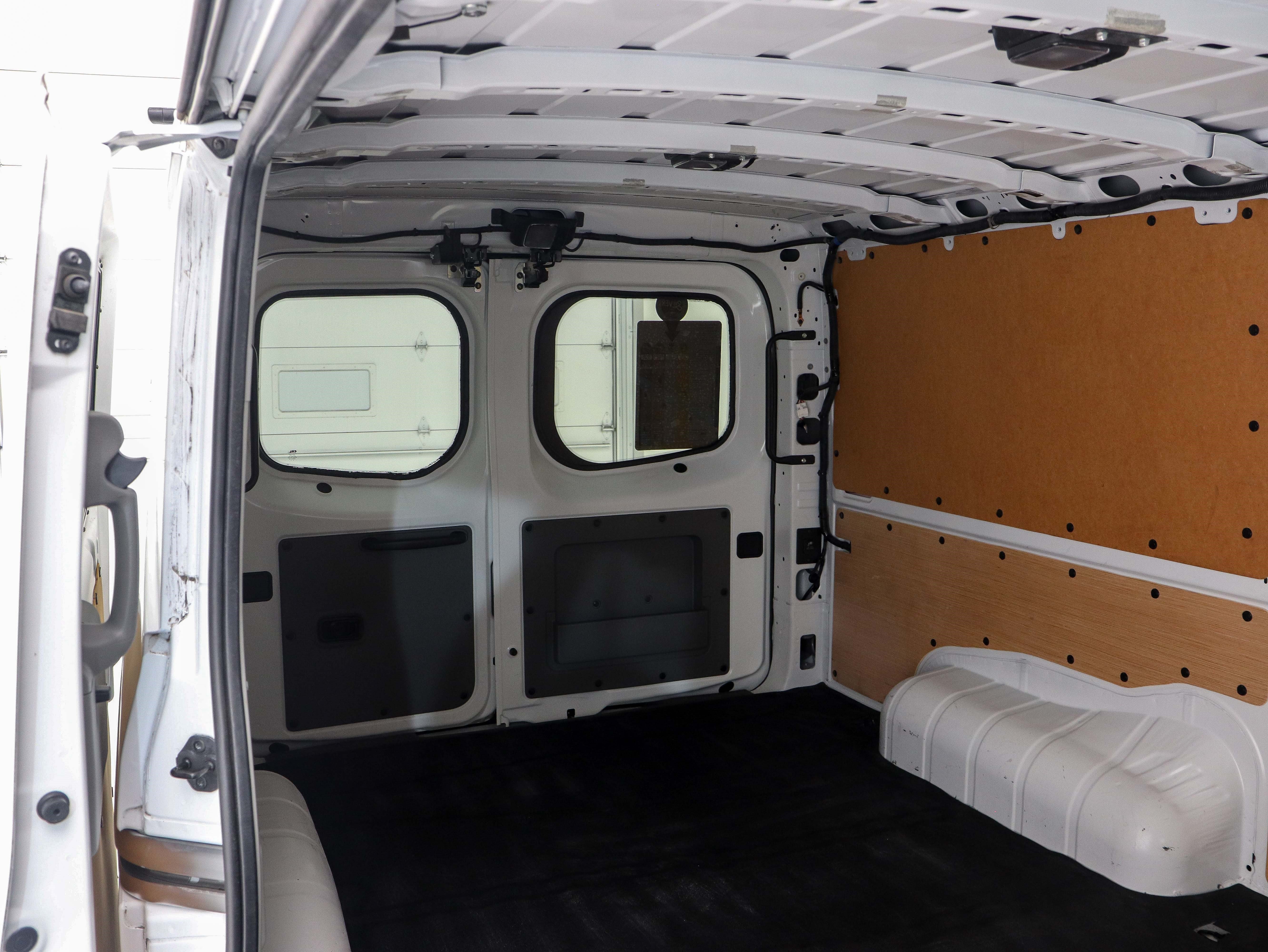 Used 2018 Nissan NV 2500 SV RWD image 14