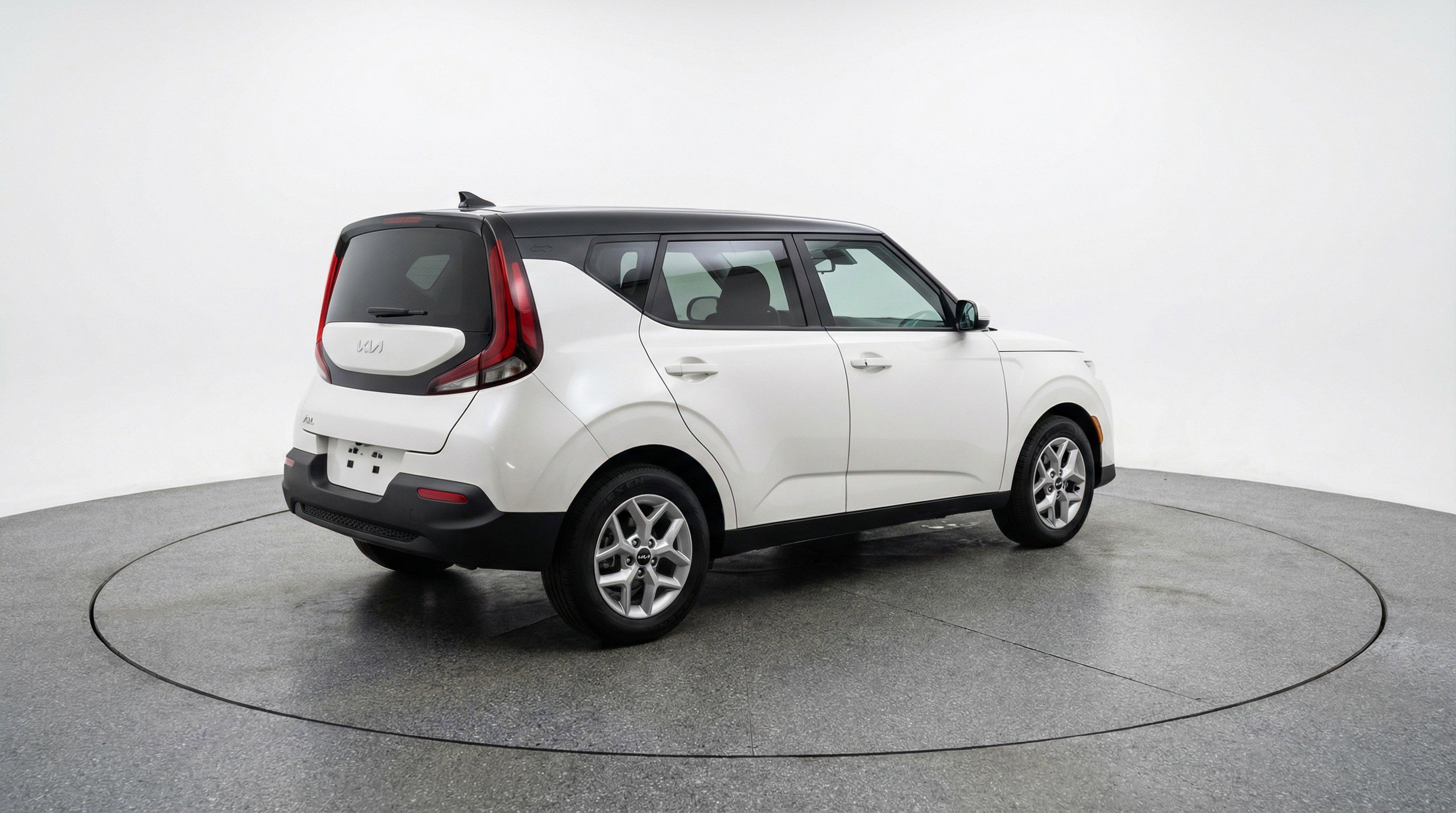 Used 2025 Kia Soul LX w/ LX Technology Package image 9