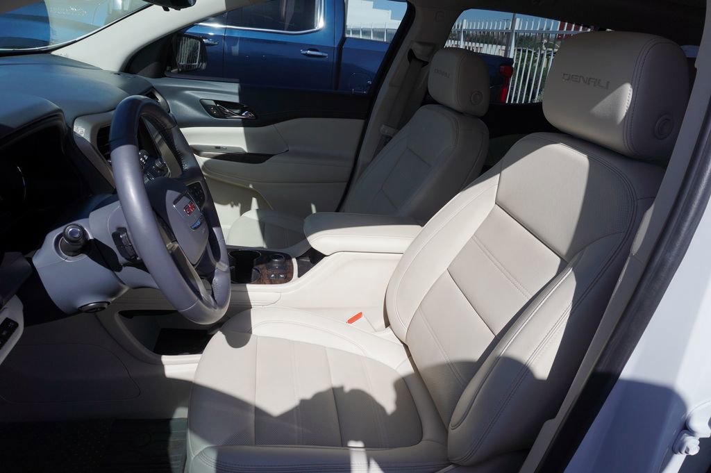 Used 2021 GMC Acadia Denali w/ Denali Technology Package FWD image 9