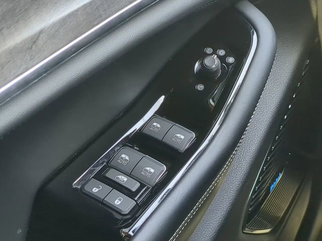 Used 2023 Jeep Grand Cherokee Overland image 31