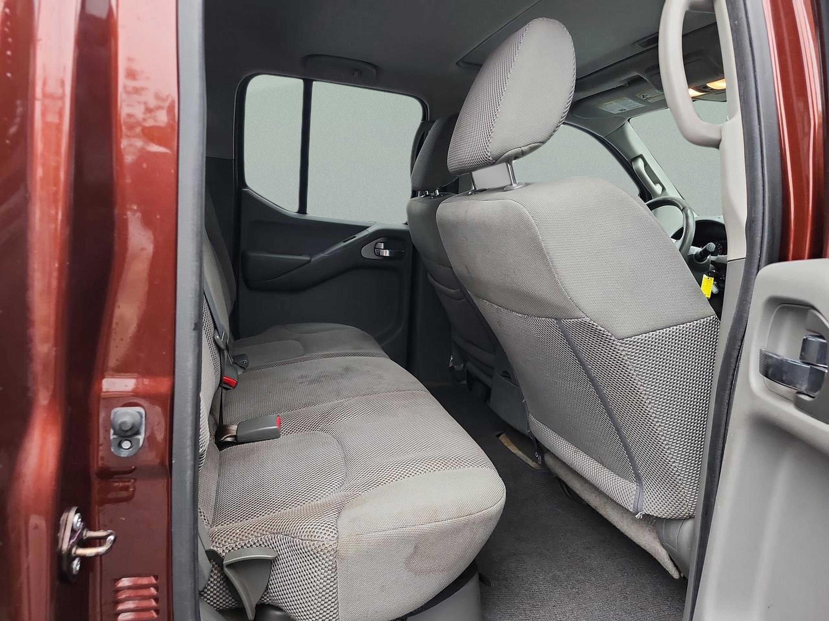 Used 2016 Nissan Frontier SV w/ Moonroof Package image 17