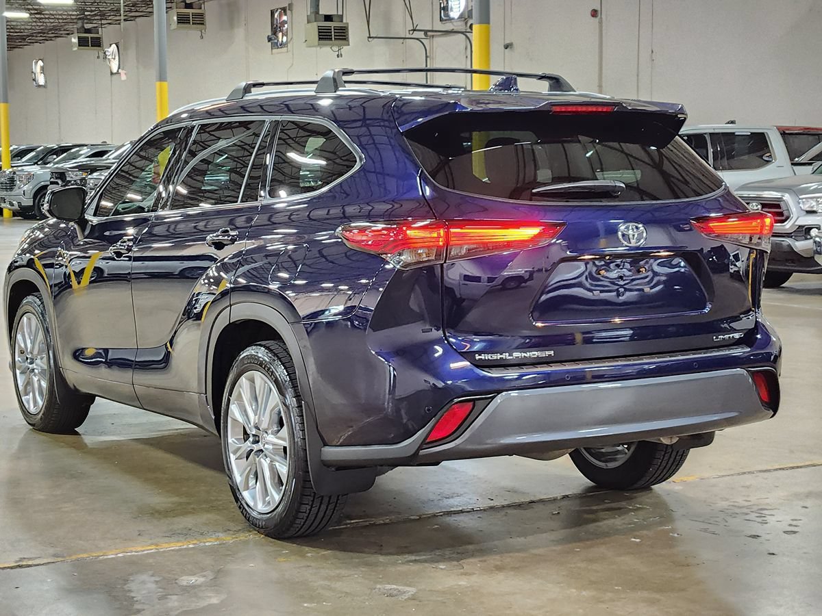 Used 2022 Toyota Highlander Limited FWD image 11