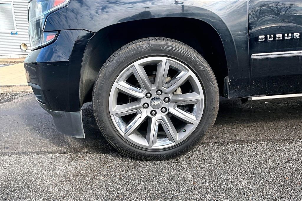 Used 2016 Chevrolet Suburban LT image 4