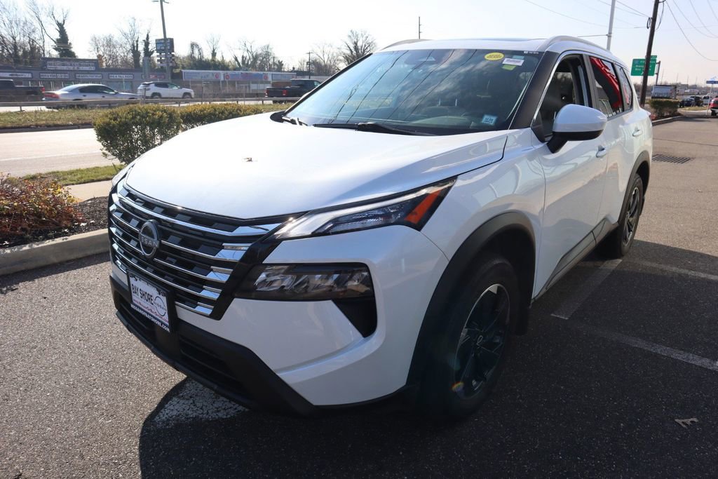 Used 2024 Nissan Rogue SV w/ SV Premium Package image 8