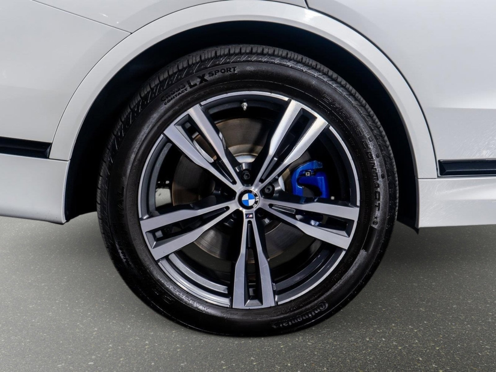 Used 2025 BMW X7 M60i image 9