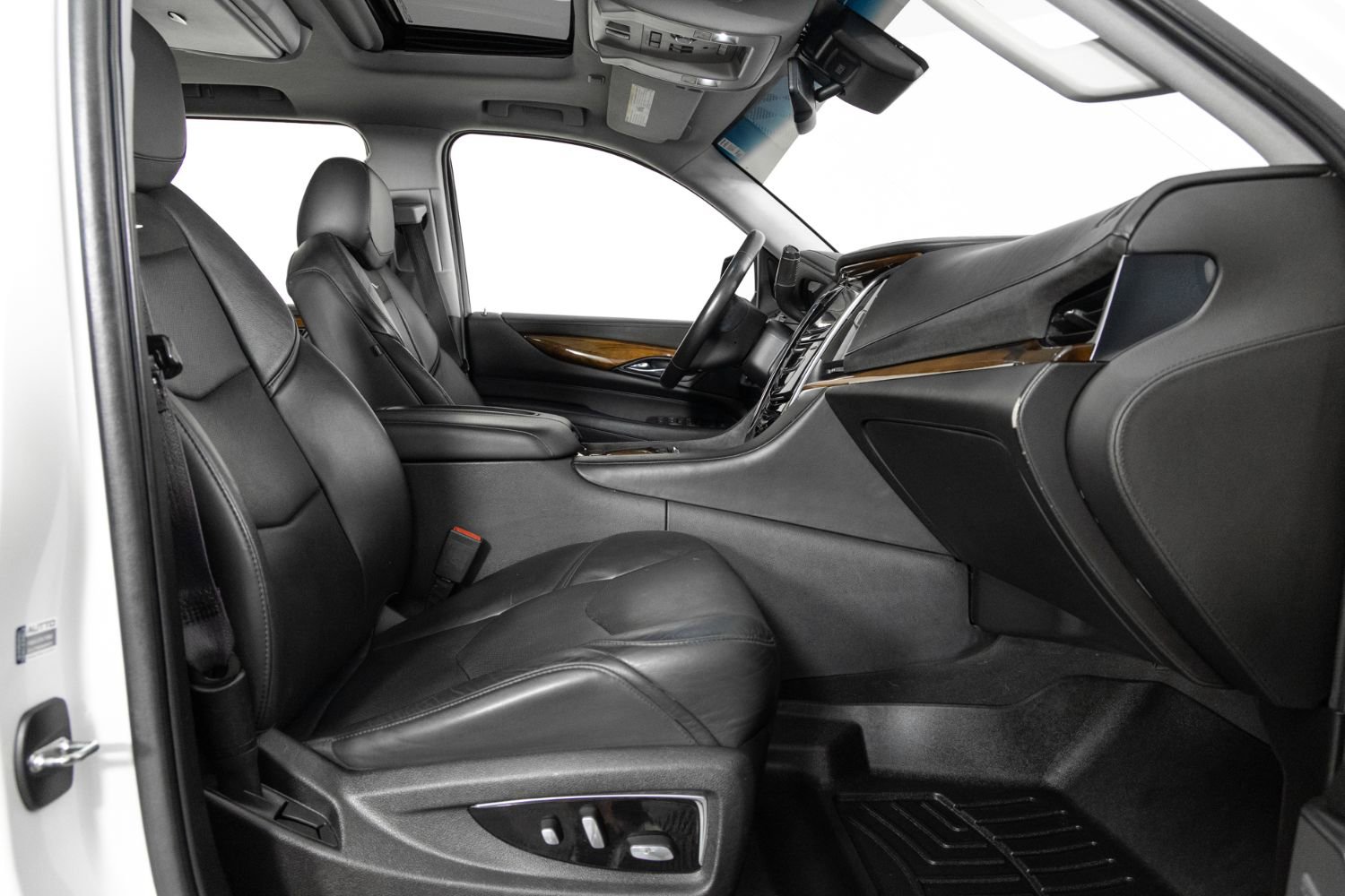 Used 2016 Cadillac Escalade Luxury image 29