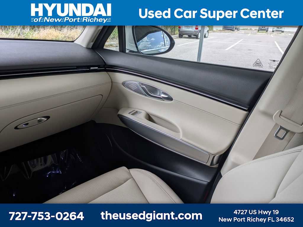 Used 2025 Genesis GV70 2.5T w/ Select Package AWD/4WD image 22