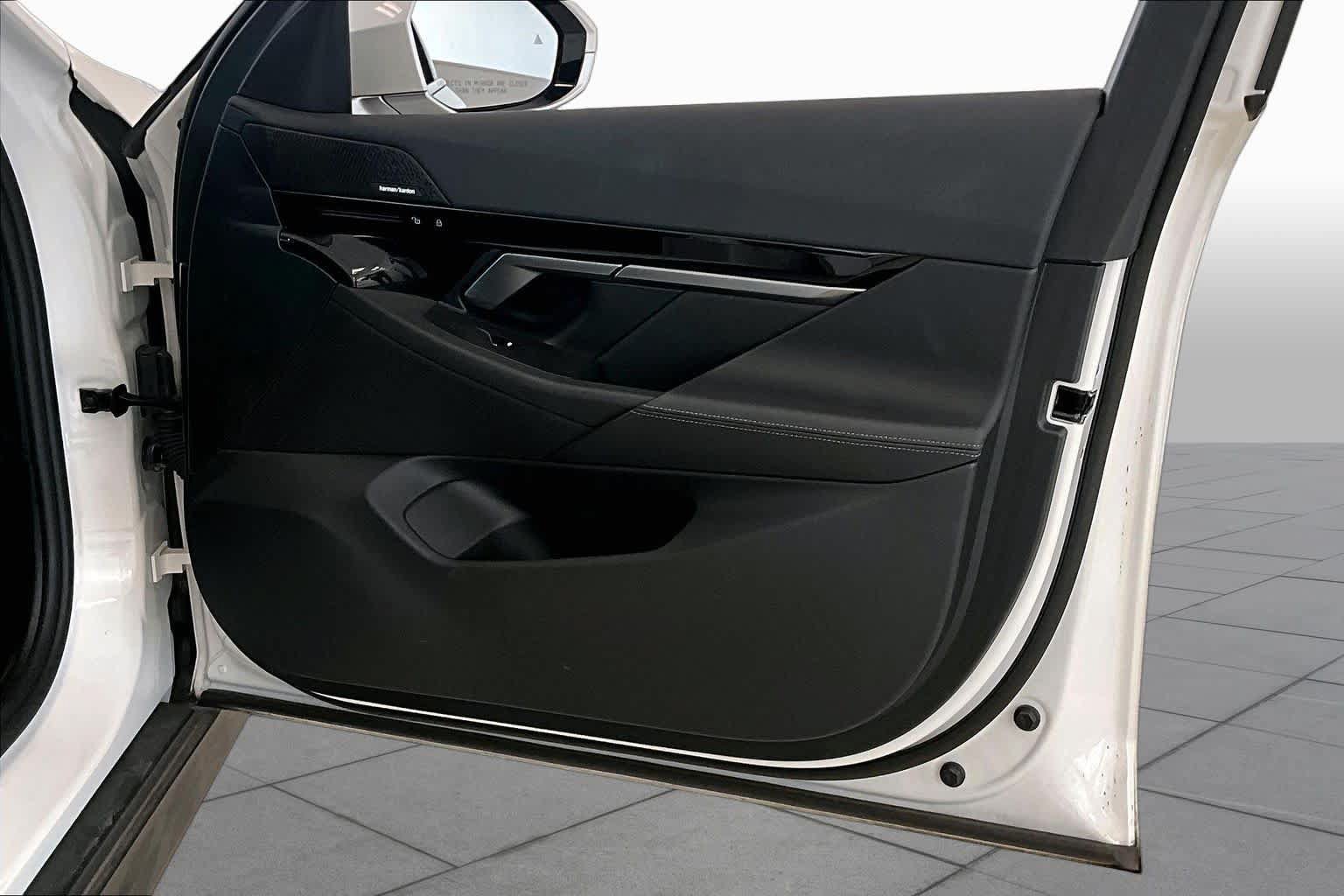 Used 2024 BMW 530i w/ Convenience Package RWD image 20