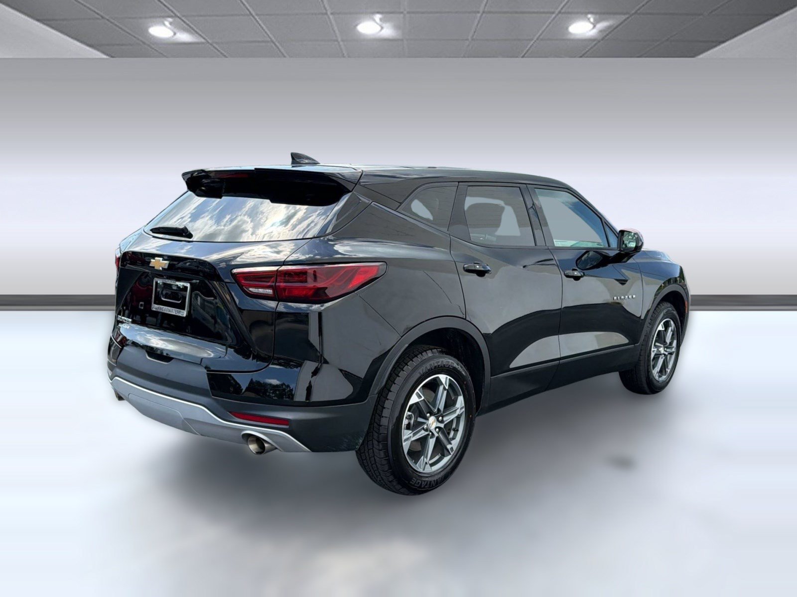 Used 2025 Chevrolet Blazer LT FWD image 9