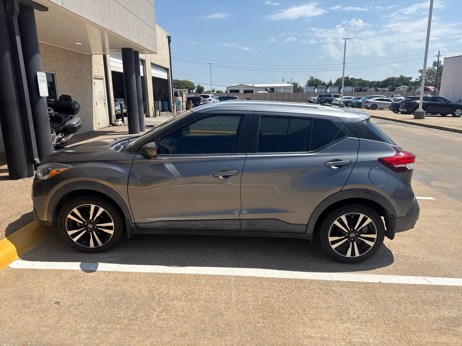 Used 2019 Nissan Kicks SV FWD image 4