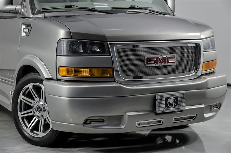 Used 2018 GMC Savana 2500 Extended w/ Enhanced Convenience Package RWD image 2