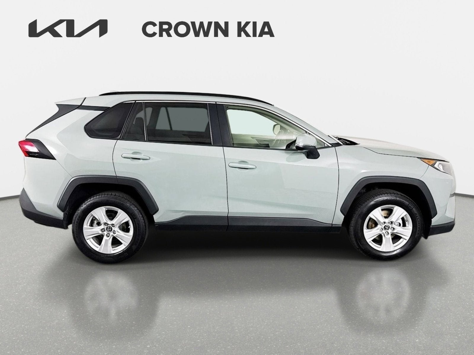 Used 2019 Toyota RAV4 XLE w/ Convenience Package FWD image 5