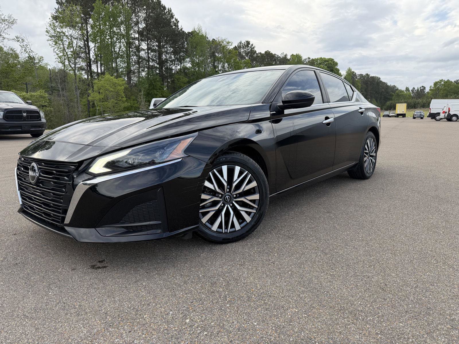 Used 2023 Nissan Altima 2.5 SV