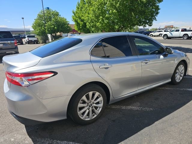 Used 2020 Toyota Camry LE FWD image 5