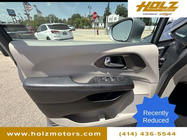 Used 2020 Chrysler Pacifica Touring FWD image 21