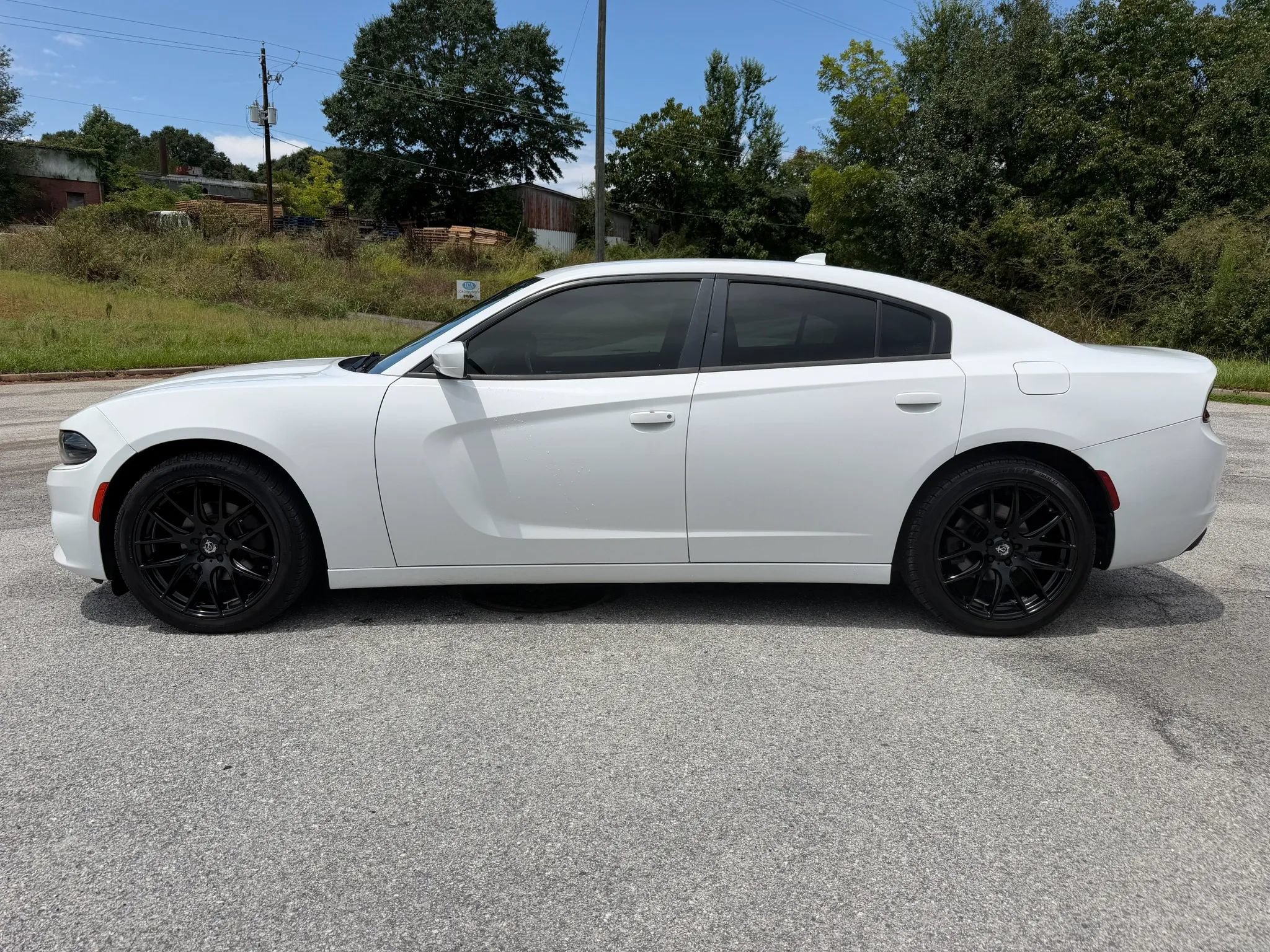 Used 2018 Dodge Charger SXT Plus RWD image 2