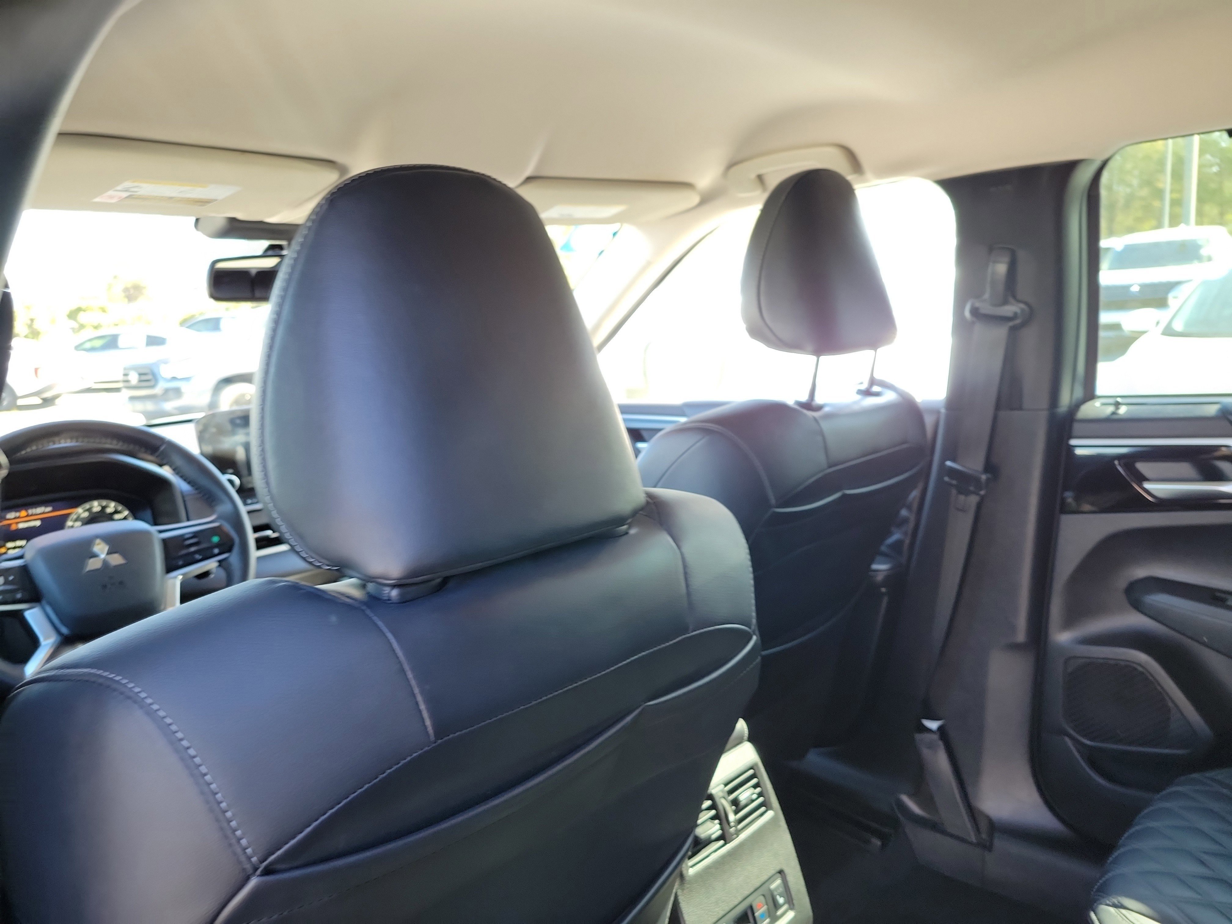 Used 2023 Mitsubishi Outlander SEL image 12