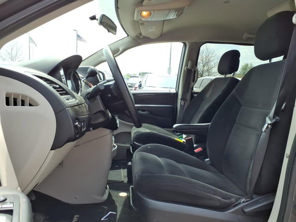 Used 2016 Dodge Grand Caravan SE w/ Quick Order Package 29E SE FWD image 16