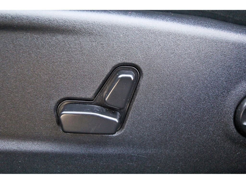 Used 2023 Chrysler 300 Touring w/ Sport Appearance Package image 21