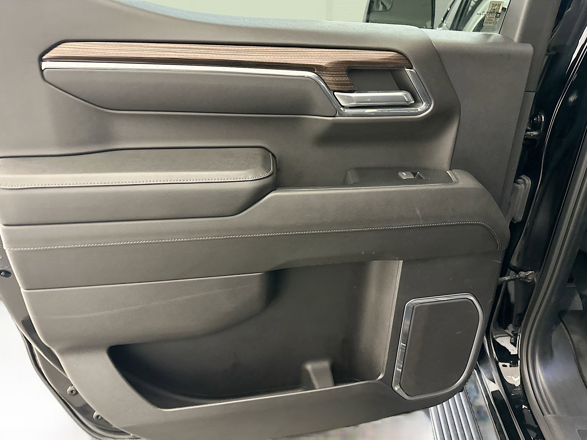 Used 2023 Chevrolet Silverado 1500 LT AWD/4WD image 27