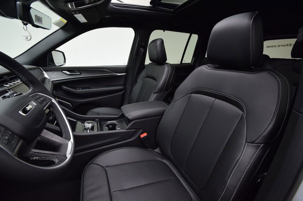 Used 2025 Jeep Grand Cherokee Limited 4xe image 17