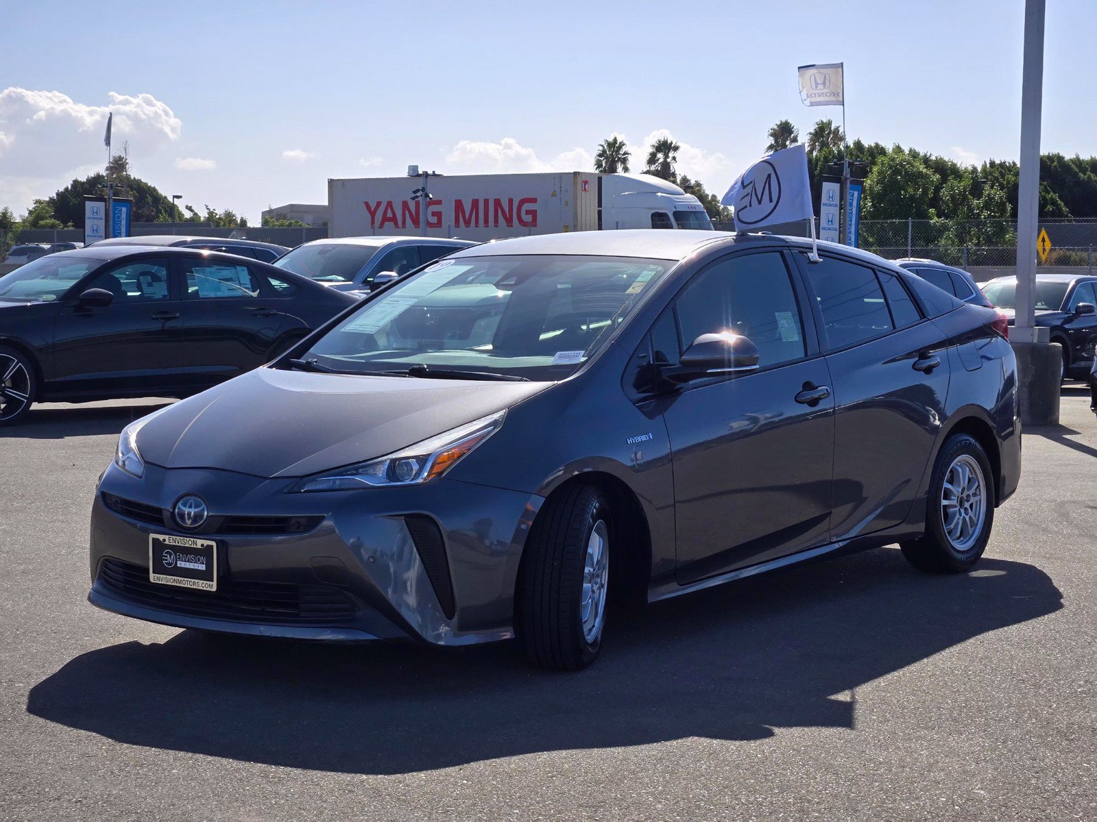 Used 2019 Toyota Prius LE FWD image 3