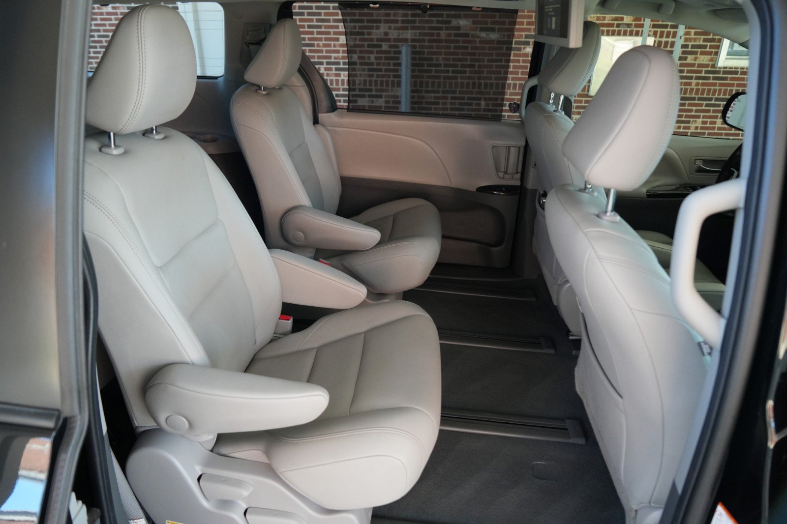 Used 2020 Toyota Sienna XLE Premium AWD/4WD image 34