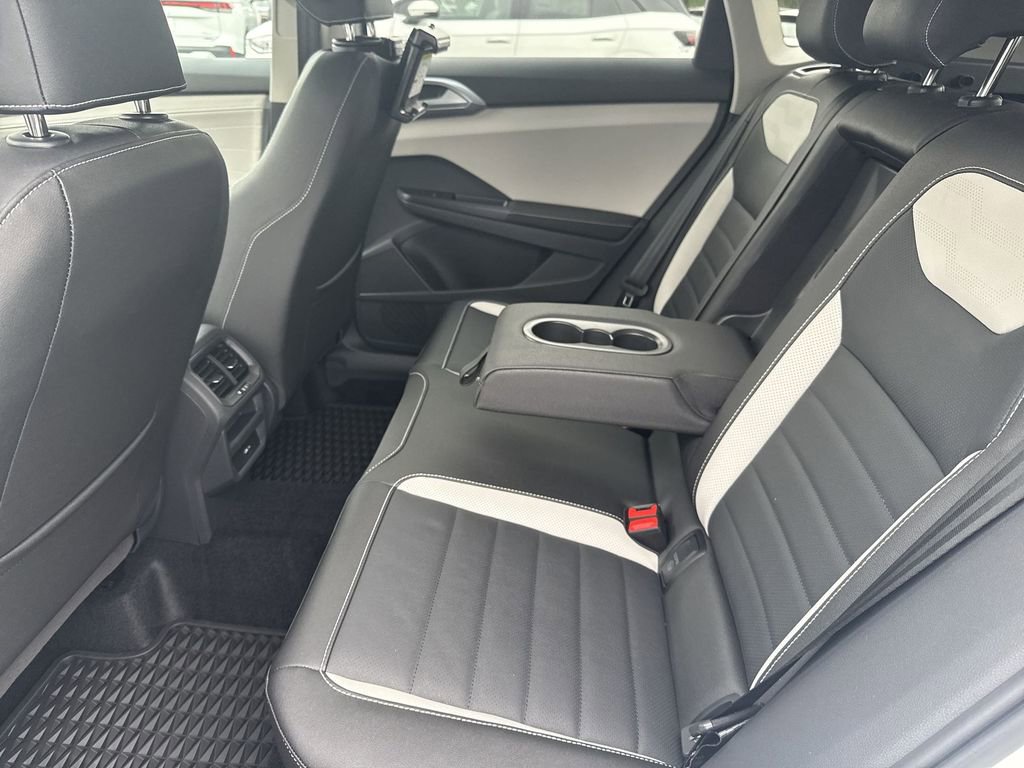 New 2025 Volkswagen Taos SEL AWD/4WD image 30