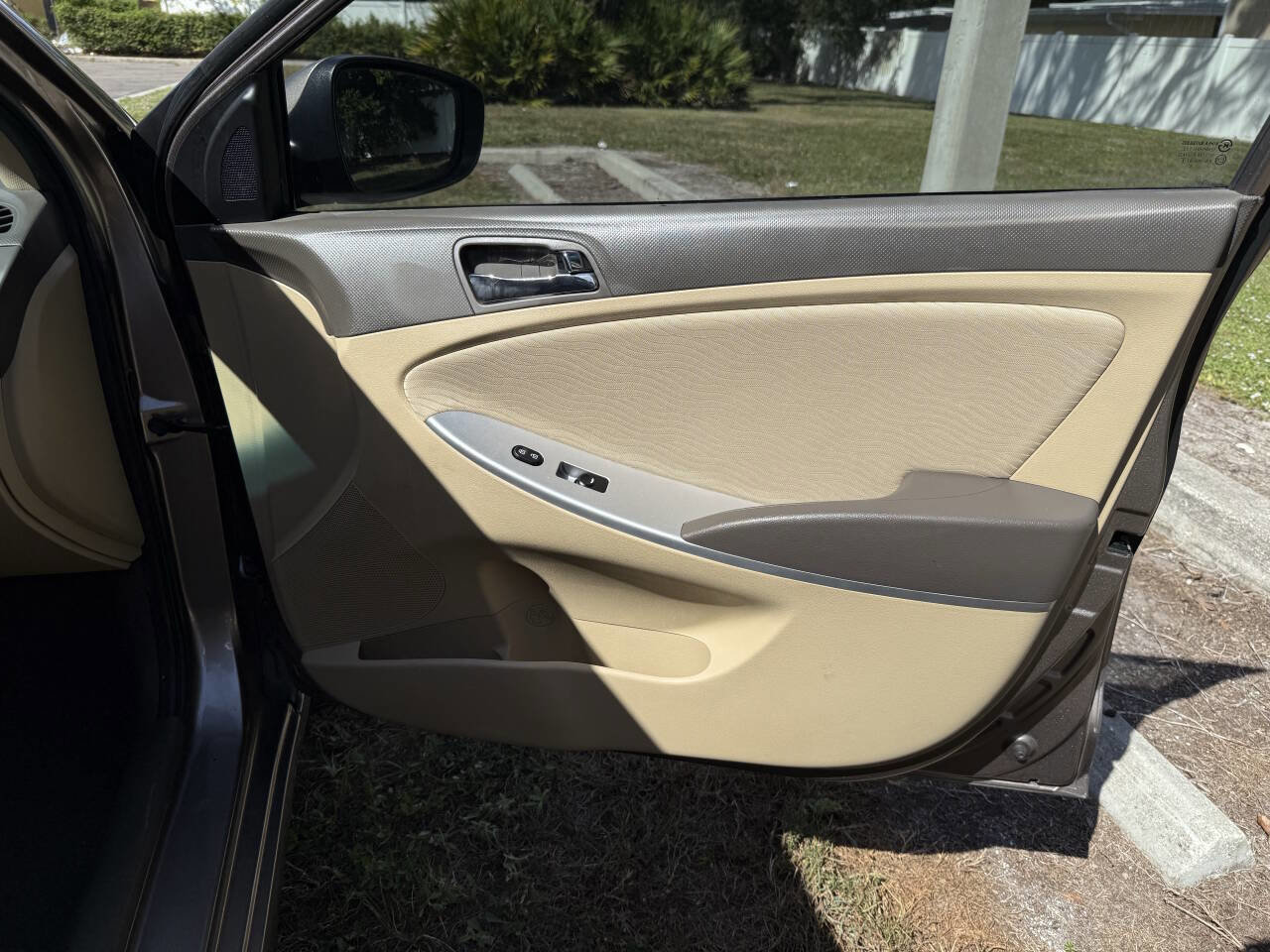 Used 2013 Hyundai Accent GLS w/ Premium Pkg FWD image 26