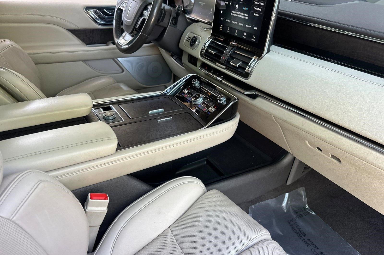 Used 2018 Lincoln Navigator L Reserve w/ Technology Package image 33