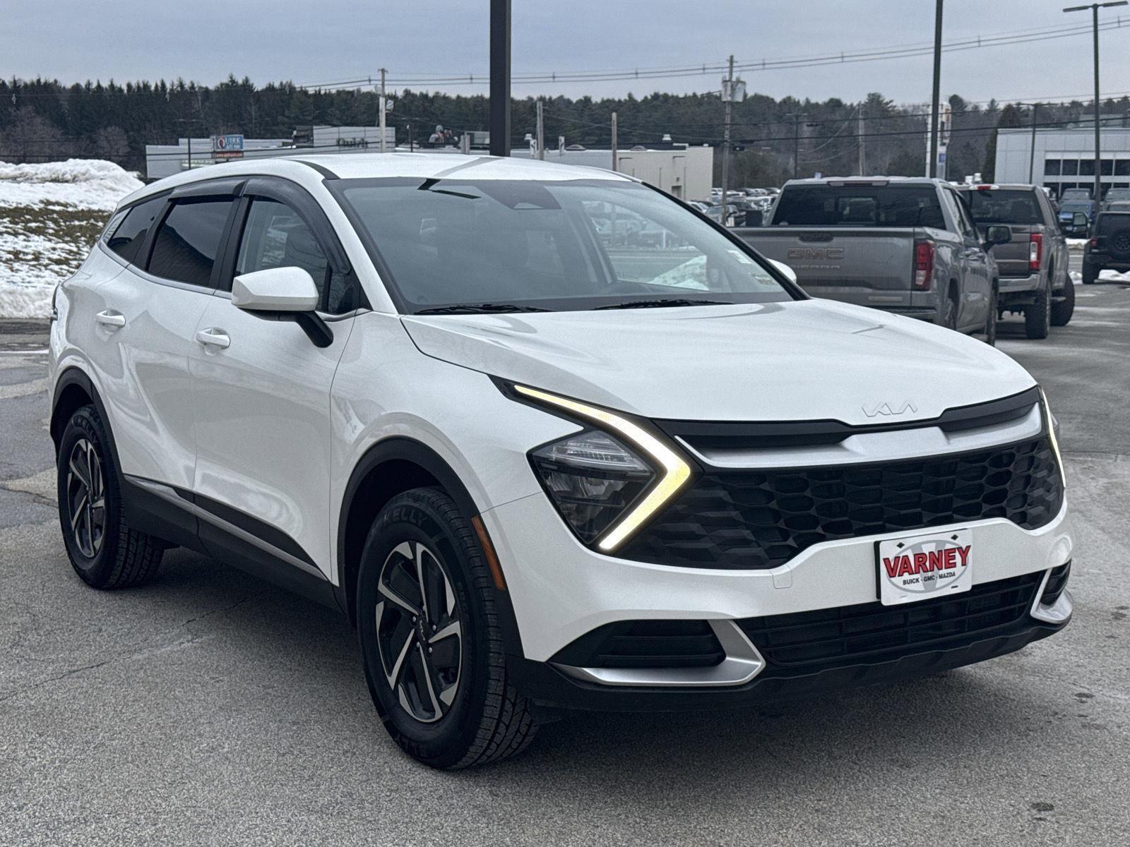 Used 2023 Kia Sportage LX image 3