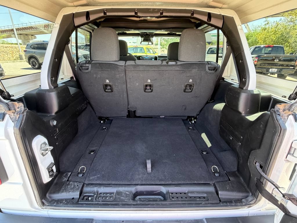 Used 2025 Jeep Wrangler Unlimited Rubicon AWD/4WD image 14
