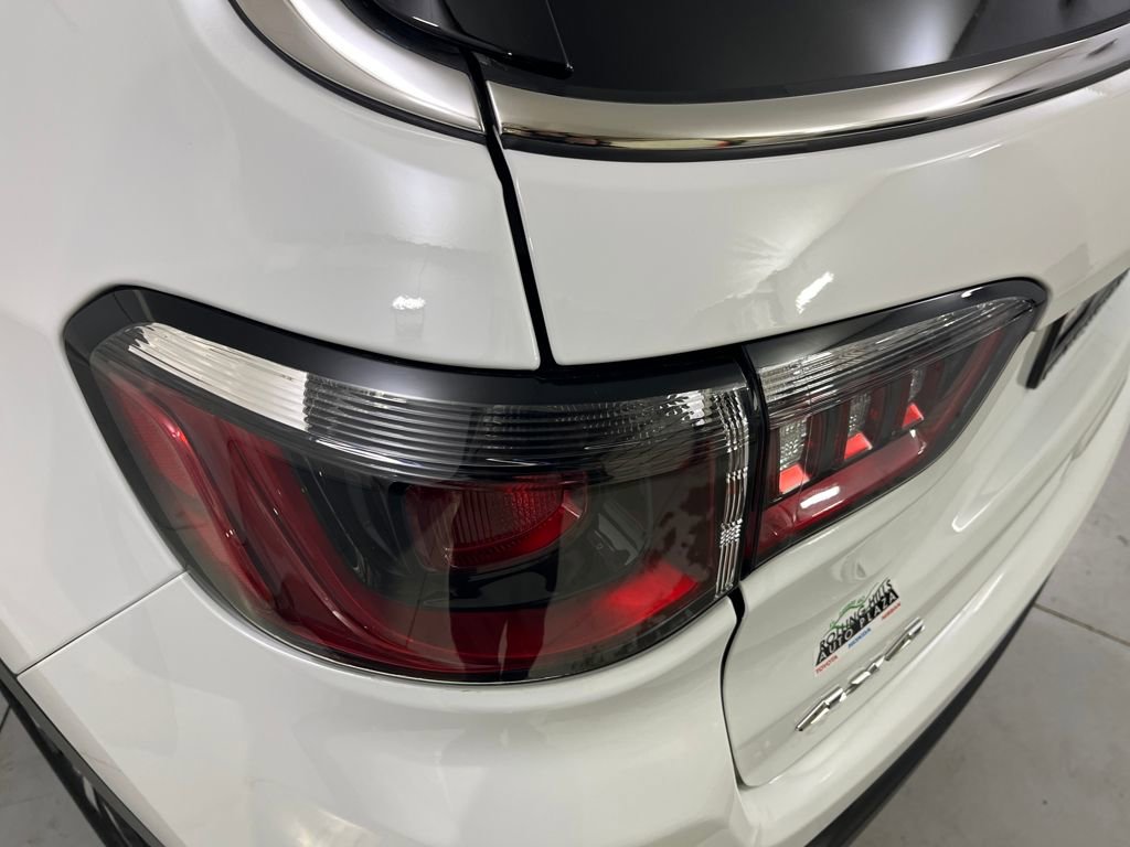 Used 2025 Jeep Compass Limited image 43