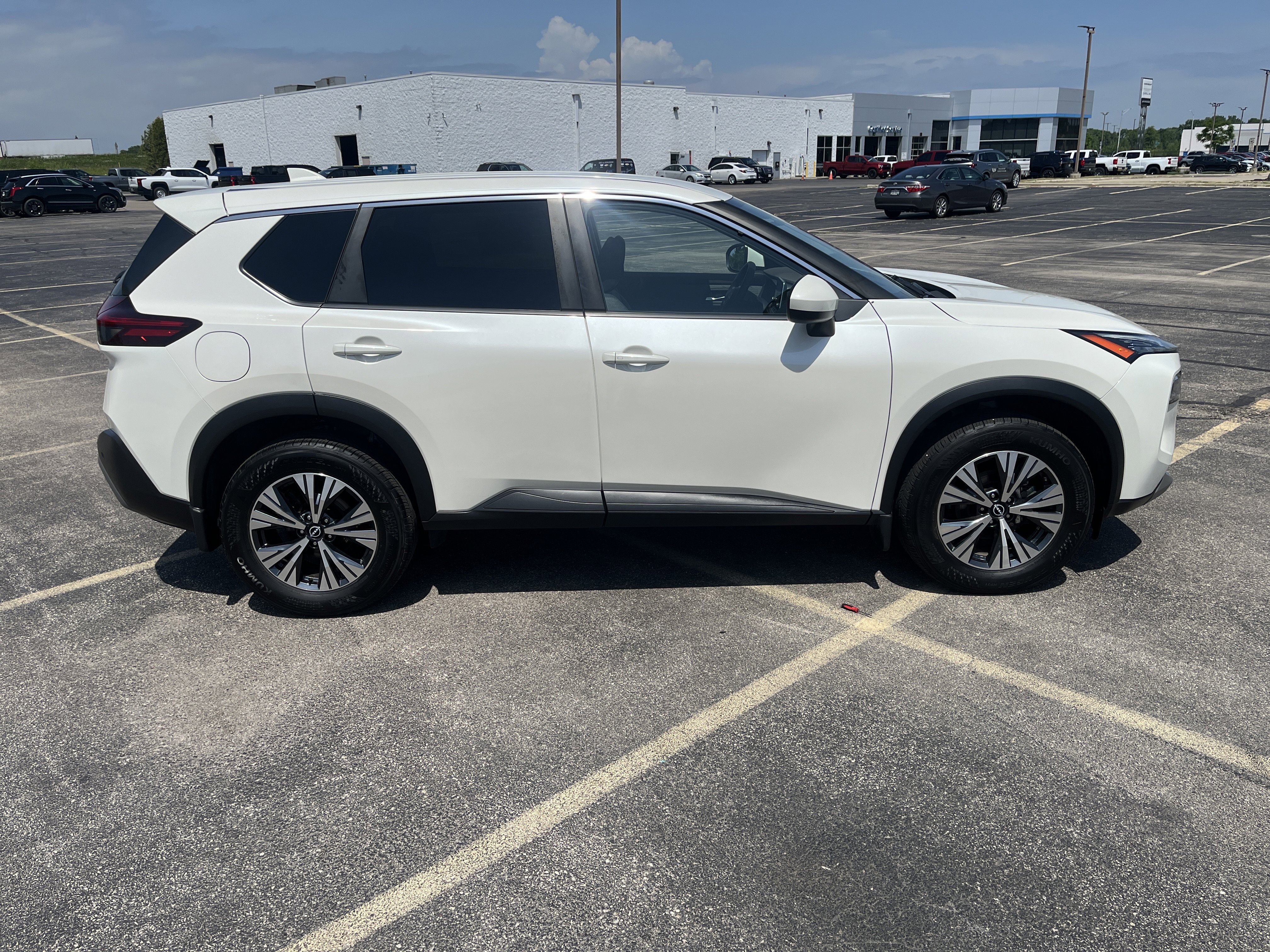Used 2023 Nissan Rogue SV AWD/4WD image 7