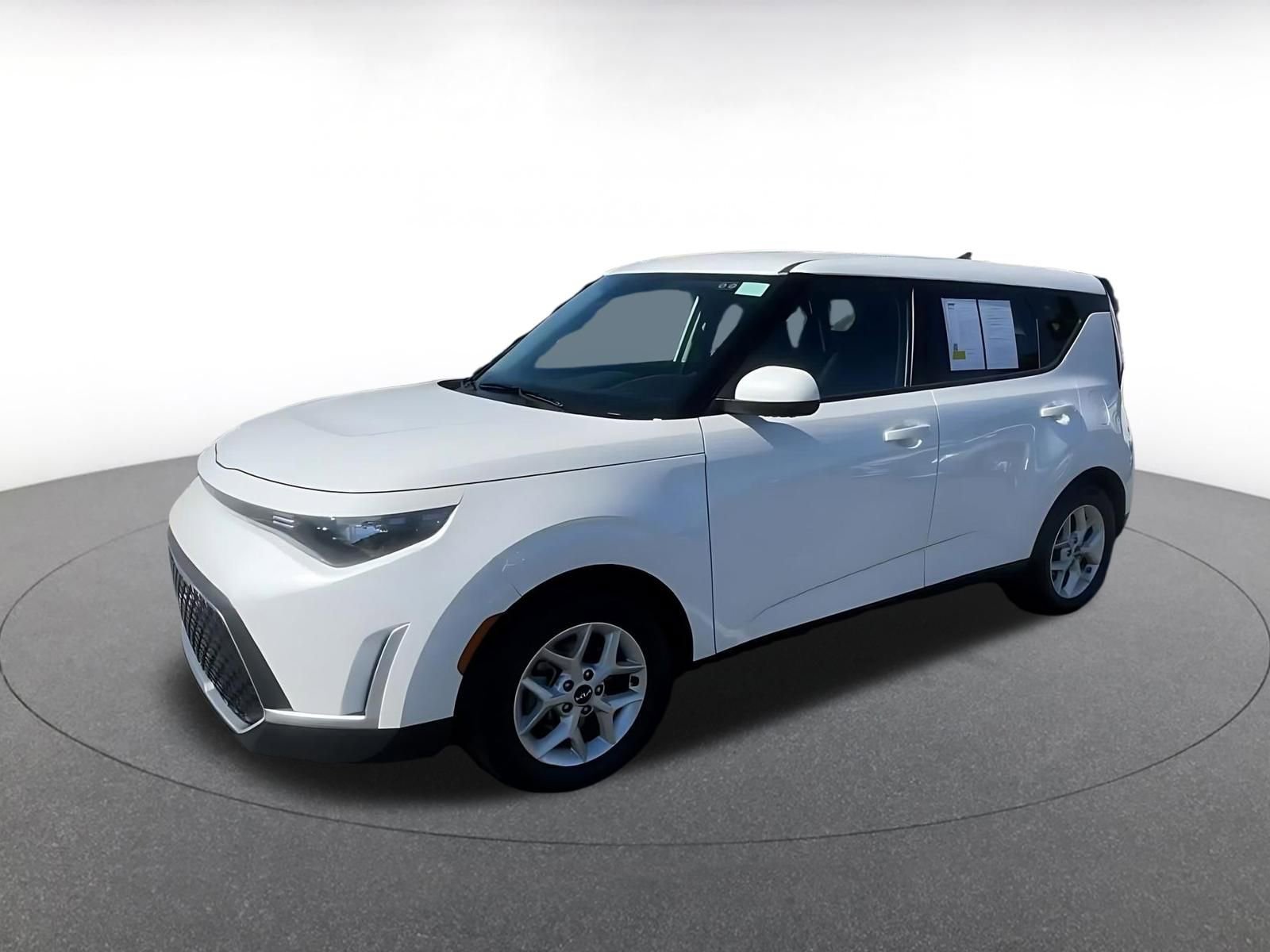 Used 2025 Kia Soul LX w/ LX Technology Package image 8