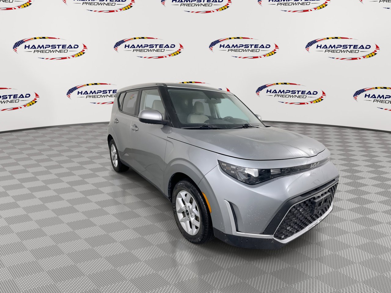 Used 2023 Kia Soul LX w/ LX Technology Package image 2