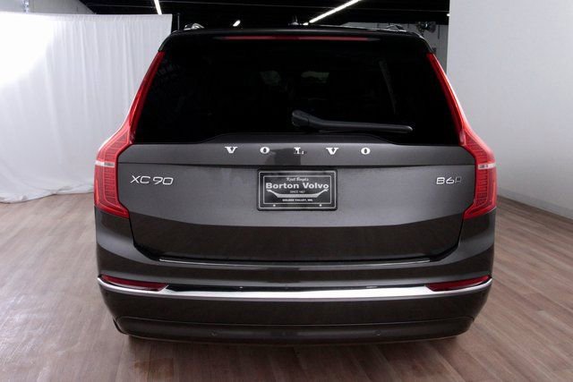 Certified 2023 Volvo XC90 B6 Ultimate w/ Protection Package Premier image 4