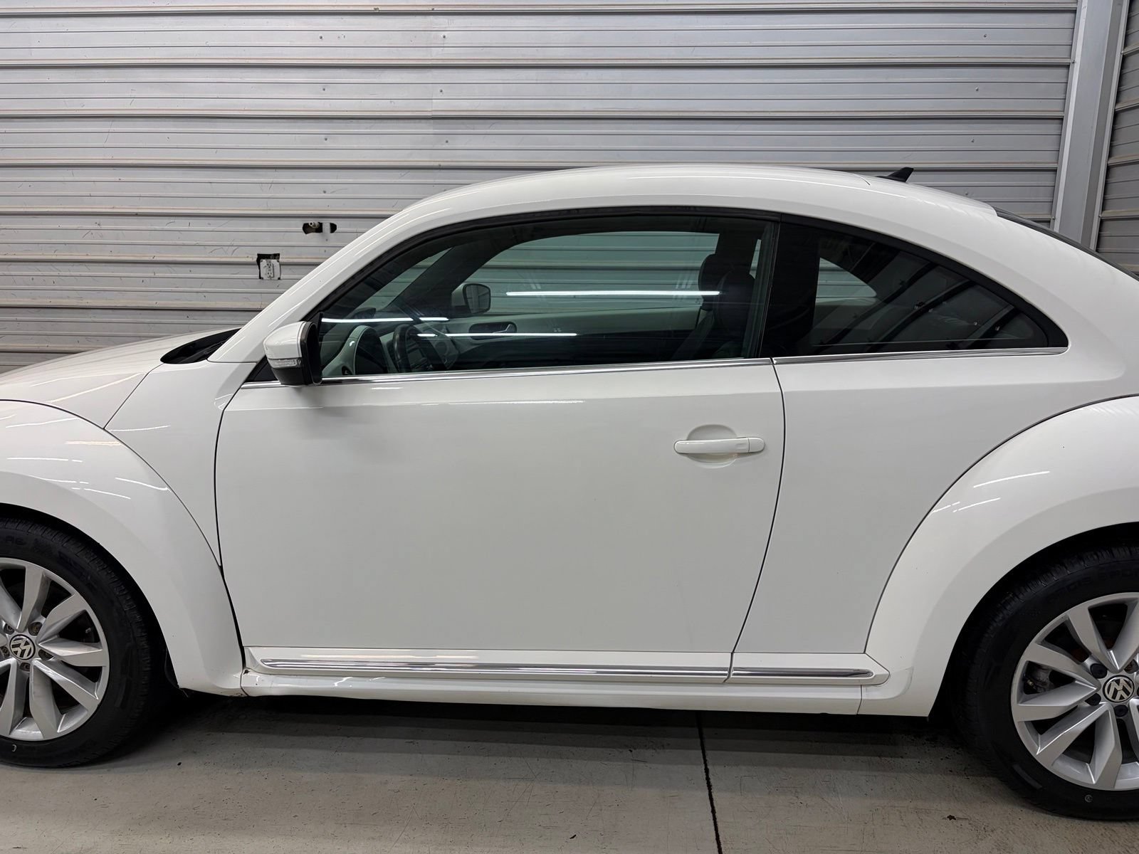 Used 2013 Volkswagen Beetle TDI FWD image 9