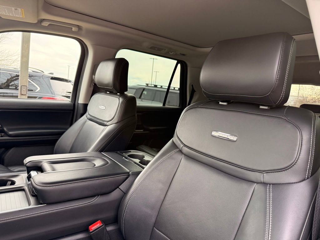 Used 2025 Ford Expedition Platinum image 33